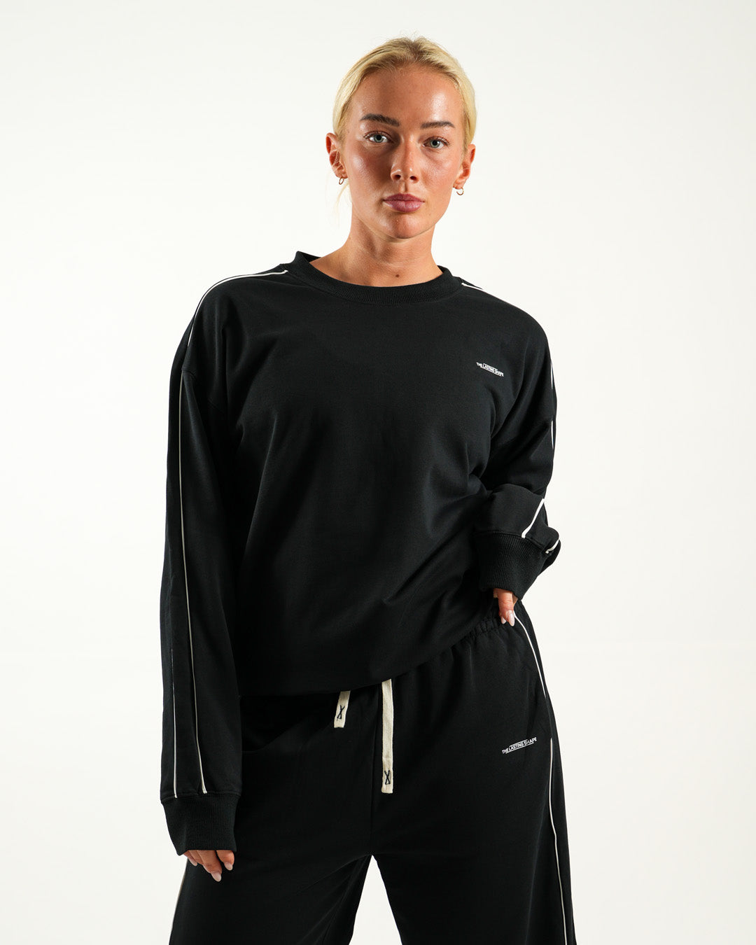 Flow Sweater - Black