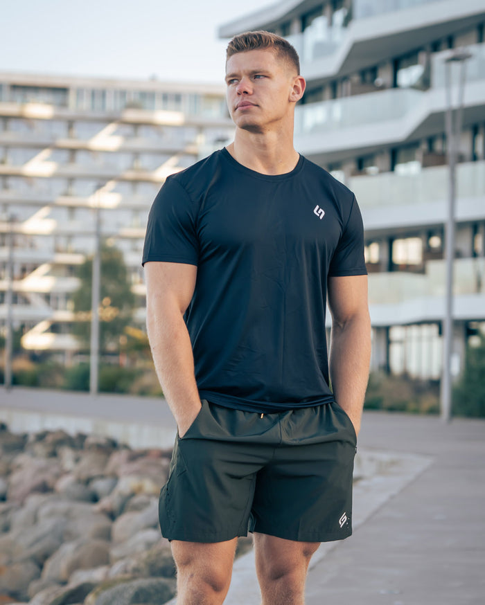 Men's Core Mesh Tee i sort fra The Lasting Shape