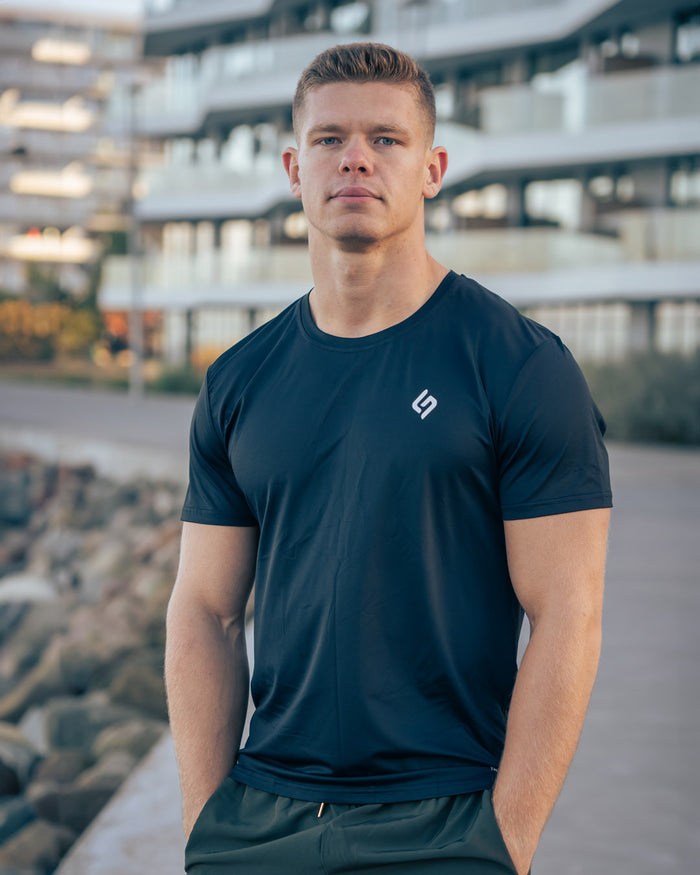 Men's Core Mesh Tee i sort fra The Lasting Shape