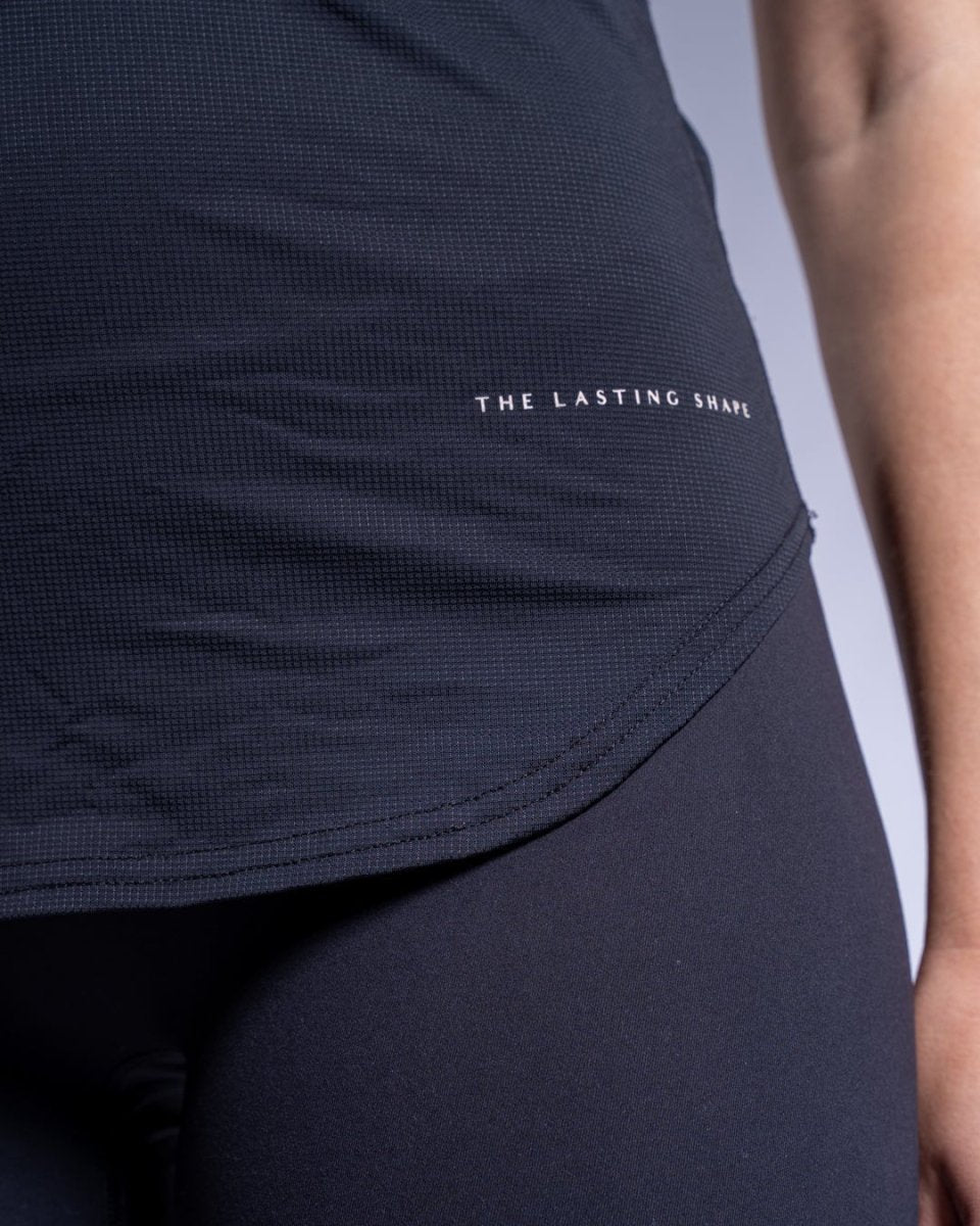 Core Mesh T-shirt - Black - The Lasting Shape