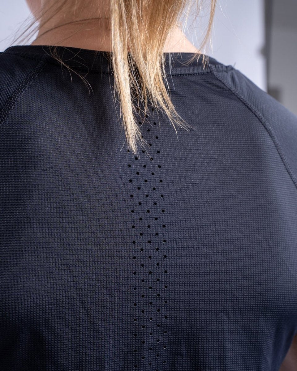 Core Mesh T-shirt - Black - The Lasting Shape